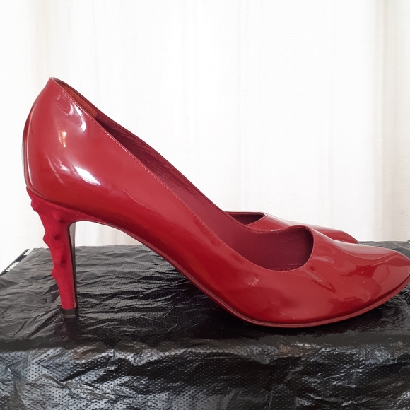 Yves Saint Laurant, Authentic, bought in Europe, worn 3 times. - Picture 6 of 6